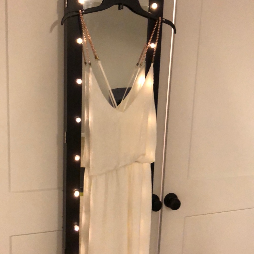 Beautiful white gown Could be your wedding dress💋